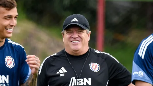 Piojo Herrera recibe una importante noticia. (Getty Images)