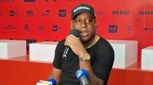 Hernán Medford vuelve a dar de qué hablar.