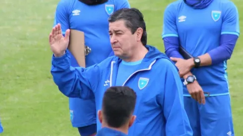 Luis Fernando Tena sin uno de sus jugadores