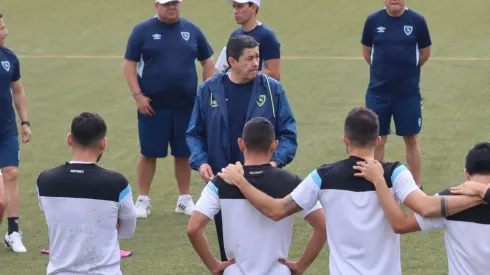 Luis Fernando Tena comienza a completar el plantel