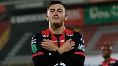 Faerrón con la camiseta de la Liga.