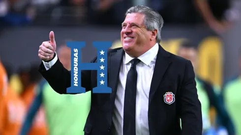 El Piojo levanta el pulgar.