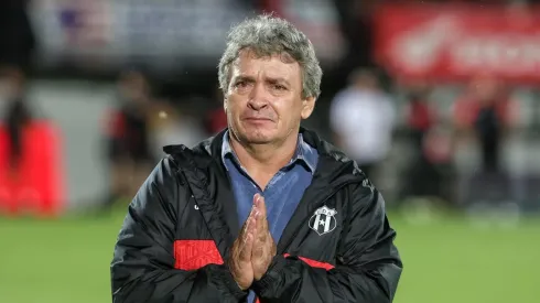 El DT se ve perjudicado para un duelo clave.