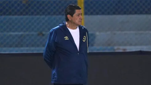 Luis Fernando Tena contra el tiempo para encontrar una solución