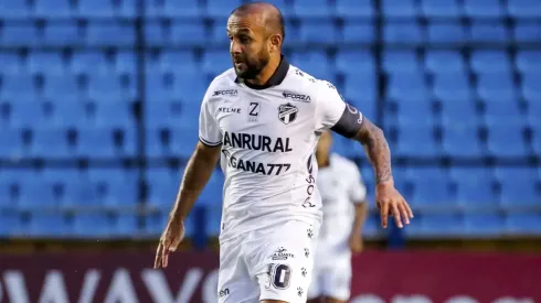 El Moyo Contreras sale a la defensa de su equipo