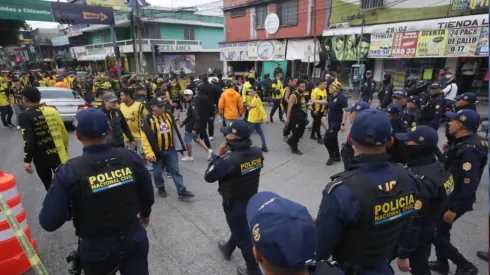 Aficionados de Xelajú y Real España se van a los golpes