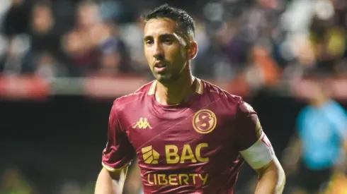 Mariano Torres definió su futuro. (Foto: Saprissa)