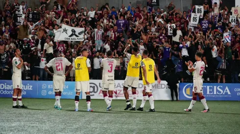 Jugador de Saprissa tuvo problemas con un aficionado. (Foto: Saprissa)