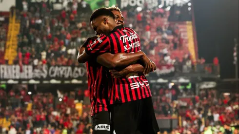 Alajuelense le saca una gran ventaja a Saprissa. (Foto: LDA)