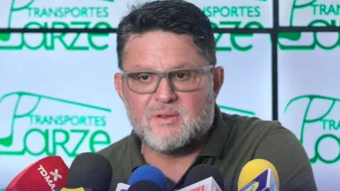 Fedefútbol expone a Jafet Soto. (Foto: La Nación)