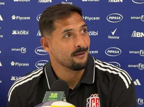 Celso Borges le marca la cancha a los juveniles de Costa Rica