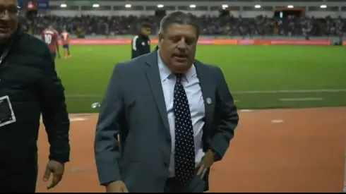 El gesto polémico de Miguel Herrera. (Foto: Captura de Pantalla)
