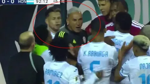 Keylor Navas se encaró con Kervin Arriaga en el final de partido.