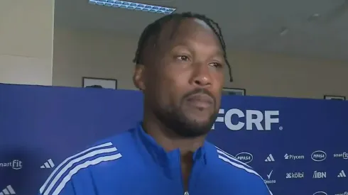 Kendall Waston se emocionó ante la prensa. (Foto: Teletica)