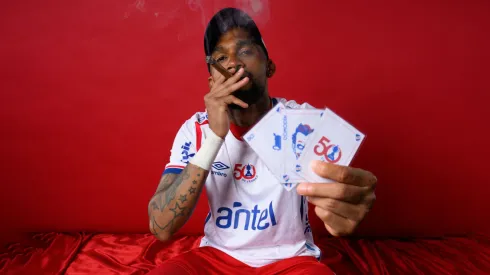 El portero agranda su leyenda en Uruguay