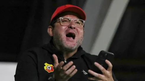 Jafet Soto recibe un duro revés.