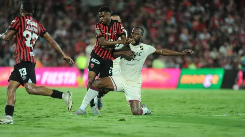 Alajuelense visitará a Saprissa en la ida.