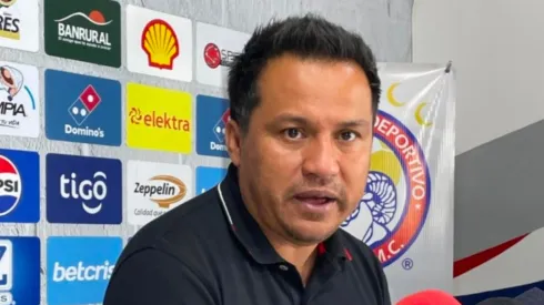 El entrenador no se fue solo