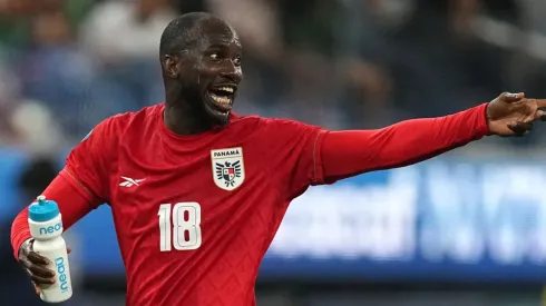 Cecilio Waterman fue oficialmente presentado en su nuevo club.