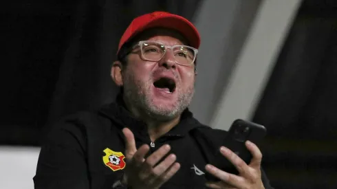 El presidente florense no pudo mantenerlo.