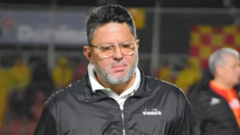 Jafet Soto recibe un duro revés.