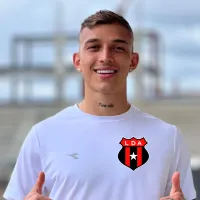 “Donde todo empezó”: Kenneth Vargas rompe el silencio tras ser presentado en Alajuelense y revela lo que pocos sabían