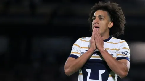 Nueva controversia rodea a Adalberto Carrasquilla tras un partido con Pumas desatando las críticas en México