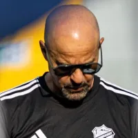 “Refuerzos extranjeros”: Fantasma Figueroa celebra la mejor noticia desde que asumió en Comunicaciones