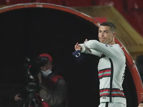 Brazalete que lanzó Cristiano Ronaldo es subastado en obra benéfica  
