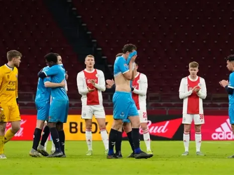 Video: Ajax y Excelsior le hacen pasillo a jugador que lucha contra el cáncer