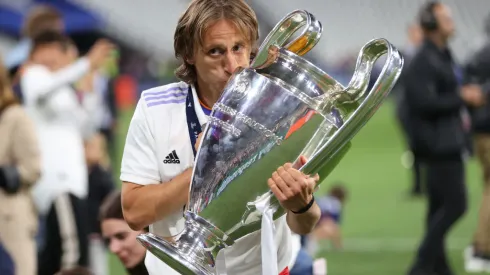 Modric con el trofeo de la Champions. Fuente: Getty
