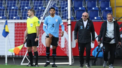 Ronald Araujo, defensa del Barcelona, se lesionó en el amistoso Uruguay vs Irán. | Getty Images
