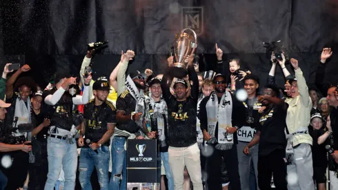 Carlos Vela celebrando el título de la MLS

