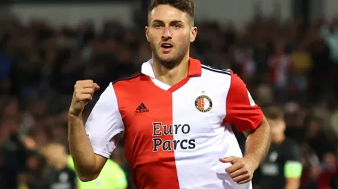 Santi Giménez fue titular con el Feyenoord. | Getty Images
