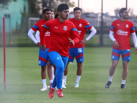 Pocho Guzmán anota doblete en su primer entrenamiento con Chivas