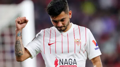 SEVILLE, SPAIN – MARCH 10: Jesus Manuel Corona of Sevilla FC gestures during the UEFA Europa League Round of 16 Leg One match between Sevilla FC and West Ham United at Estadio Ramon Sanchez Pizjuan on March 10, 2022 in Seville, Spain. (Photo by Fran Santiago/Getty Images)
