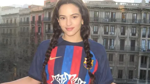 Rosalía y Barcelona lanzan jersey edición especial de cara al Clásico de España.
