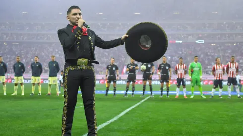 Se presentaron fallas en el himno nacional mexicano en el Clásico entre Chivas y América del Torneo Clausura 2023 de la Liga MX. Foto: Imago7
