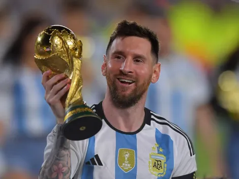 Lionel Messi recibe un INCREÍBLE HOMENAJE en la AFA