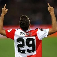 Feyenoord trolea a Santi Giménez al darle su nuevo premio