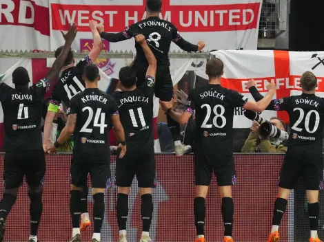 Jugadores del West Ham ENFRENTAN a Ultras del AZ Alkmaar para defender a sus familias | VIDEO