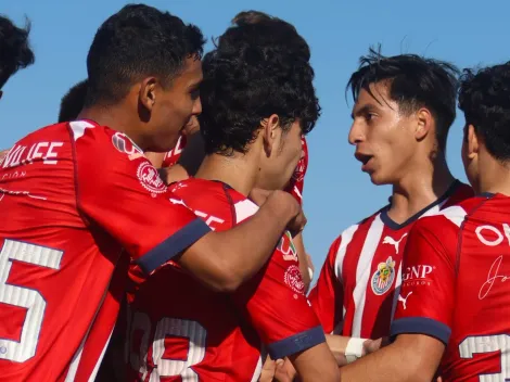 ¡SIGUEN EXPORTANDO! Dos canteranos de Chivas se entrenan con un GIGANTE de la Eredivisie