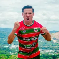 Mientras brilla en Costa Rica, el Cubo Torres le sigue el pulso a las Chivas y habla sobre Paunovic