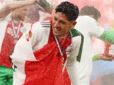 ¡SE ACORDARON TARDE! Ajax organizó homenaje para Edson Álvarez