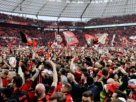 ¡Así se festeja! Afición del Bayer Leverkusen invadió el campo de juego | VIDEO