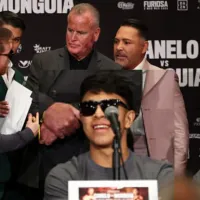 Jaime Munguía se ríe durante pelea entre Canelo y De la Hoya