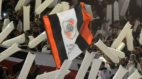 MIENTRAS VIVA TU BANDERA LA IZAREMOS CON HONOR. El Monumental se prepara para una nueva fiesta.