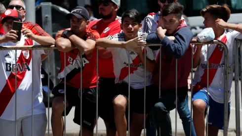 Otra vez miles de hinchas de River se movilizaron en vano hasta la cancha de River.