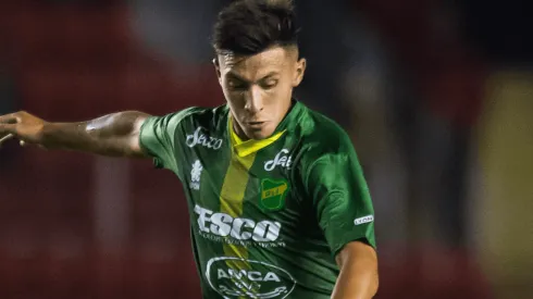 Lisandro Martínez, zaguero central de Defensa y Justicia, despierta el interés tanto de River como de Boca.