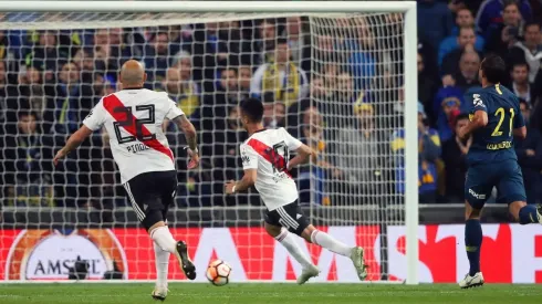 En Villa Gesell, un grupo de hinchas de River realizó una colecta para salir con un avioncito.